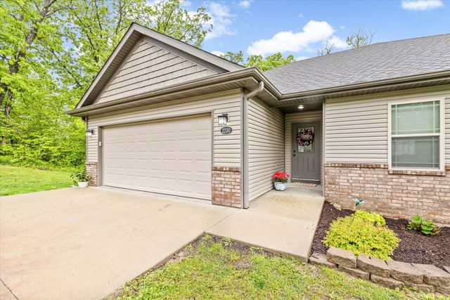 2230 E NEEDLE CT, Columbia, MO 65202