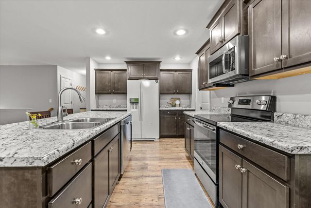 2230 E NEEDLE CT, Columbia, MO 65202