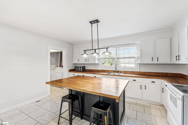 118 Park Street, Easley, SC 29640