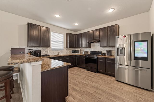 128 Shining Point Drive, Waller, TX 77484