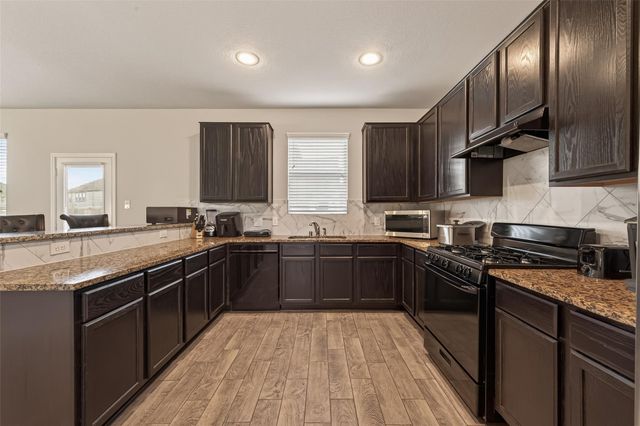 128 Shining Point Drive, Waller, TX 77484