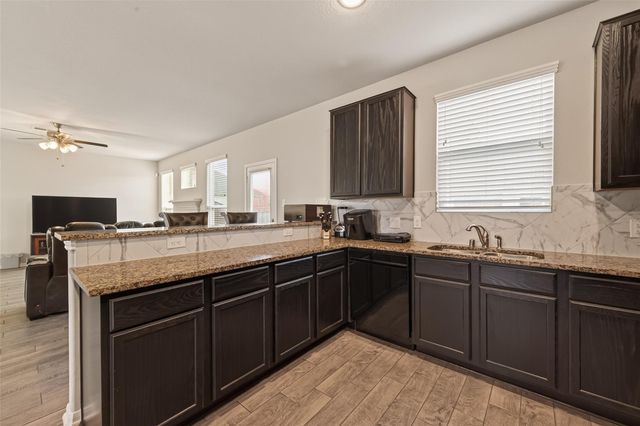 128 Shining Point Drive, Waller, TX 77484