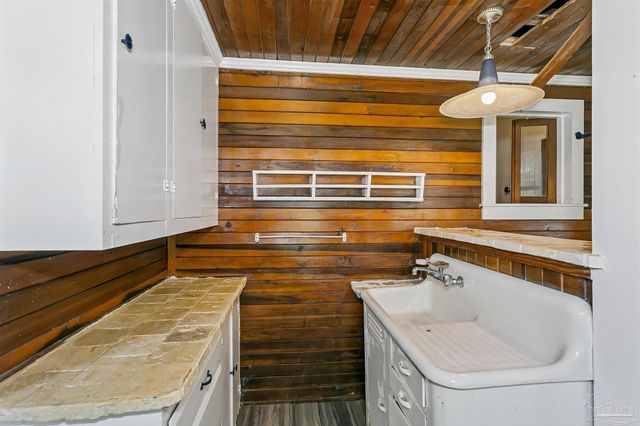 1804 Grundy St, Pensacola, FL 32507