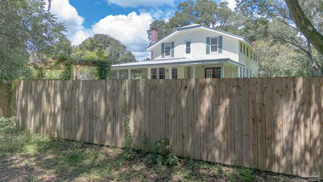 1804 Grundy St, Pensacola, FL 32507