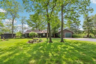 950 N Dousman ROAD, Summit, WI 53066