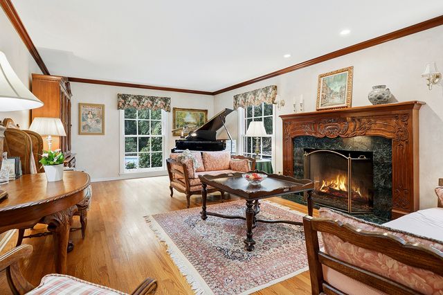 59 Sheffield Lane, Oak Brook, IL 60523