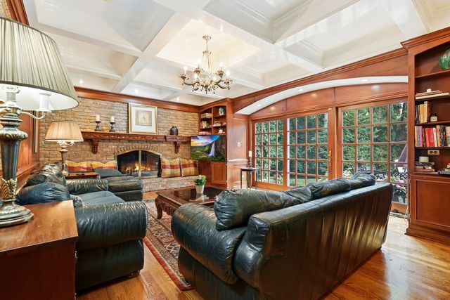 59 Sheffield Lane, Oak Brook, IL 60523