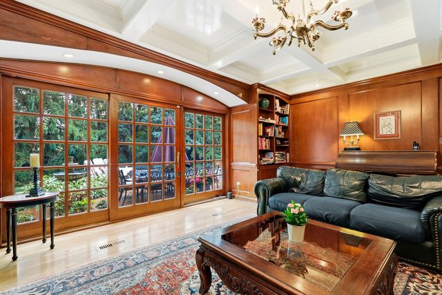 59 Sheffield Lane, Oak Brook, IL 60523