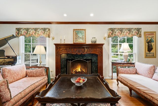 59 Sheffield Lane, Oak Brook, IL 60523