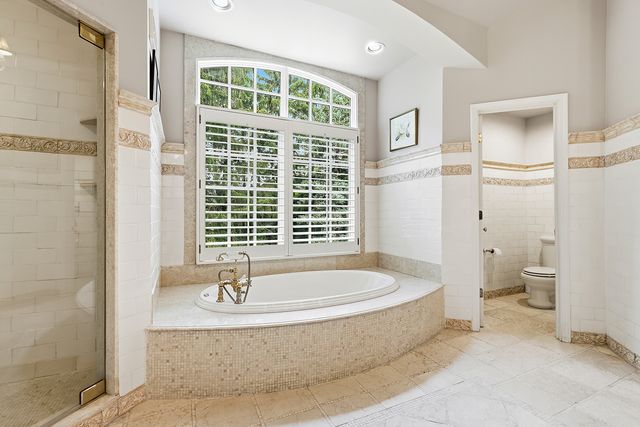 59 Sheffield Lane, Oak Brook, IL 60523
