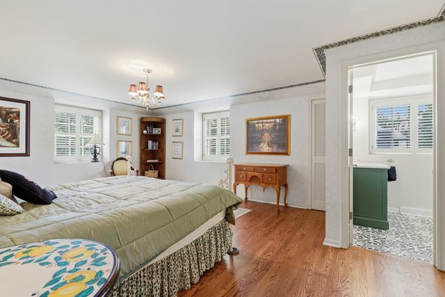 59 Sheffield Lane, Oak Brook, IL 60523