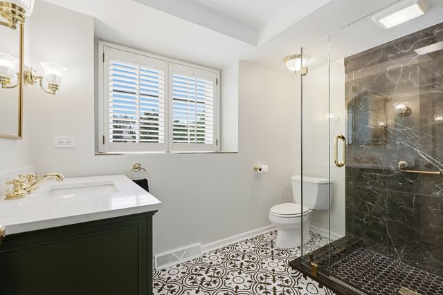 59 Sheffield Lane, Oak Brook, IL 60523