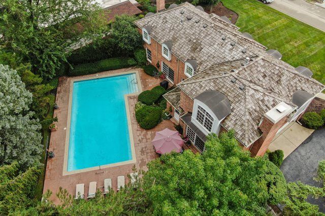59 Sheffield Lane, Oak Brook, IL 60523