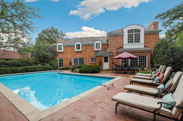 59 Sheffield Lane, Oak Brook, IL 60523
