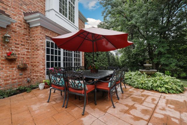 59 Sheffield Lane, Oak Brook, IL 60523