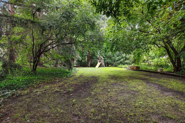 59 Sheffield Lane, Oak Brook, IL 60523