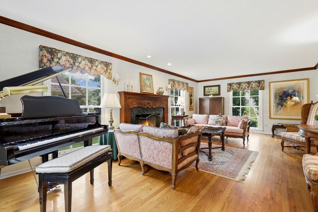 59 Sheffield Lane, Oak Brook, IL 60523