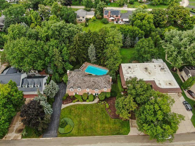 59 Sheffield Lane, Oak Brook, IL 60523
