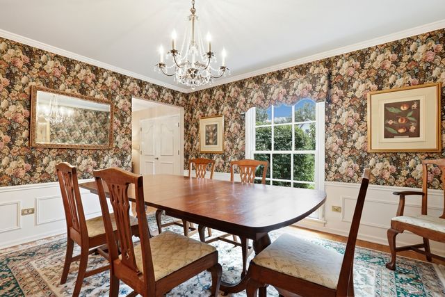 59 Sheffield Lane, Oak Brook, IL 60523