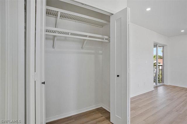 821 Gulf Pavilion DR 206, Naples, FL 34108