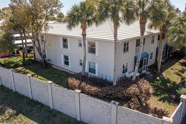 821 Gulf Pavilion DR 206, Naples, FL 34108