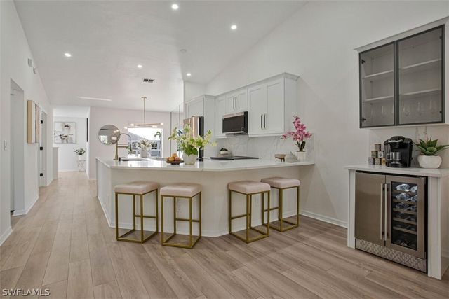 821 Gulf Pavilion DR 206, Naples, FL 34108