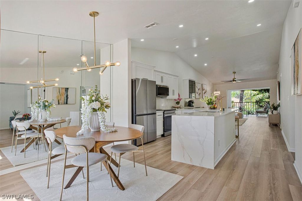 821 Gulf Pavilion DR 206, Naples, FL 34108