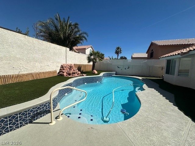 9886 Masked Duck Avenue, Las Vegas, NV 89117