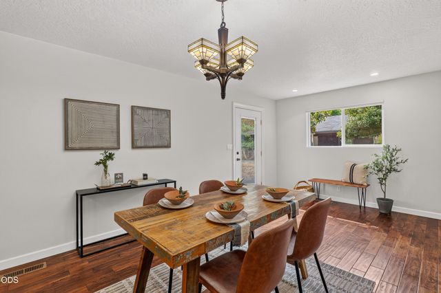 1740 Southgate Way, Grants Pass, OR 97527