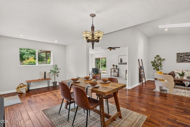 1740 Southgate Way, Grants Pass, OR 97527