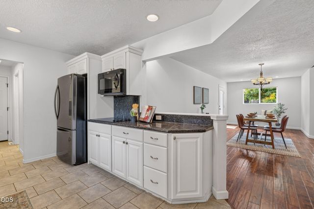 1740 Southgate Way, Grants Pass, OR 97527