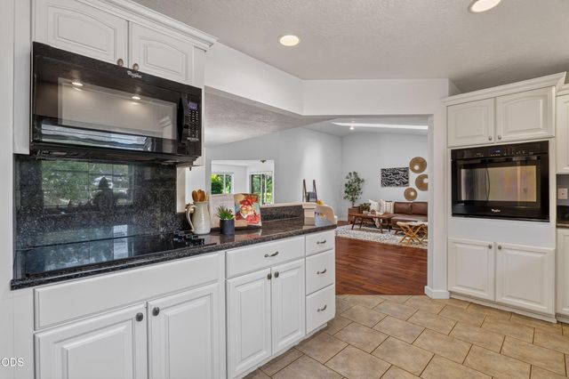1740 Southgate Way, Grants Pass, OR 97527