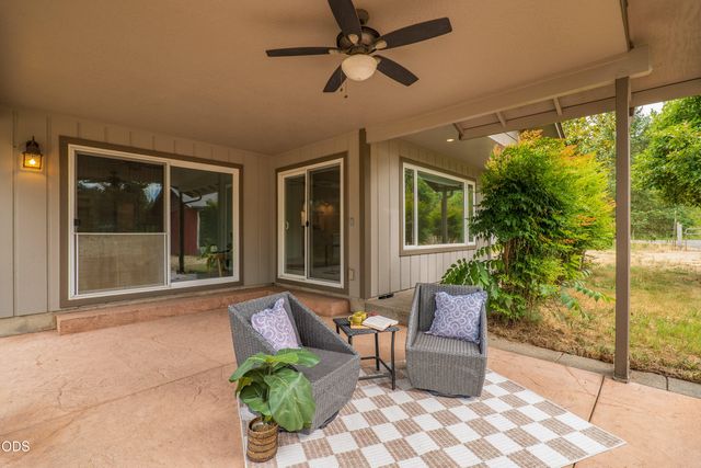 1740 Southgate Way, Grants Pass, OR 97527