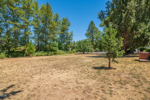 1740 Southgate Way, Grants Pass, OR 97527