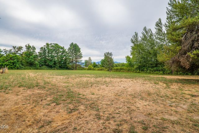 1740 Southgate Way, Grants Pass, OR 97527