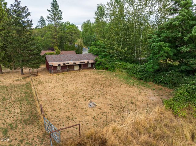 1740 Southgate Way, Grants Pass, OR 97527