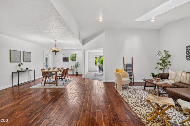 1740 Southgate Way, Grants Pass, OR 97527