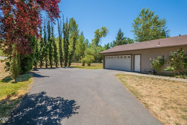 1740 Southgate Way, Grants Pass, OR 97527