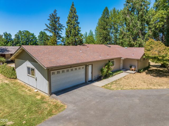 1740 Southgate Way, Grants Pass, OR 97527