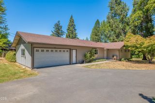 1740 Southgate Way, Grants Pass, OR 97527