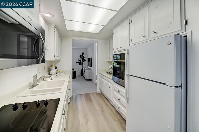 1300 Skycrest Dr 2, Walnut Creek, CA 94595
