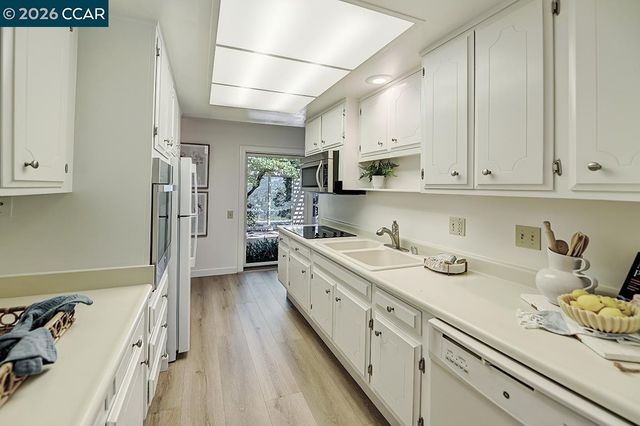 1300 Skycrest Dr 2, Walnut Creek, CA 94595