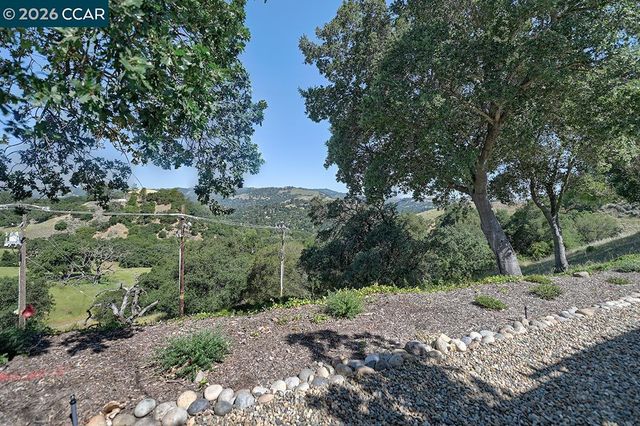 1300 Skycrest Dr 2, Walnut Creek, CA 94595