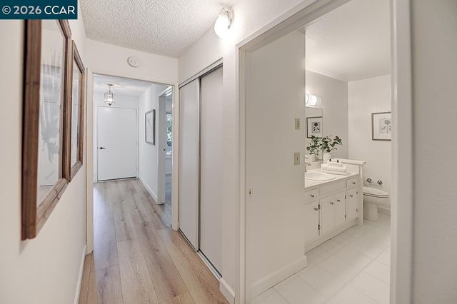 1300 Skycrest Dr 2, Walnut Creek, CA 94595