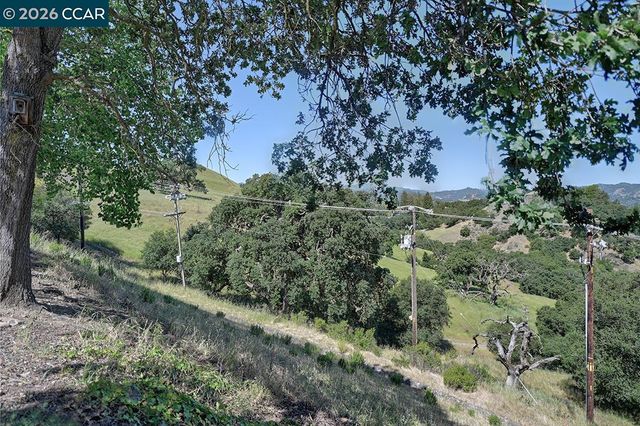 1300 Skycrest Dr 2, Walnut Creek, CA 94595