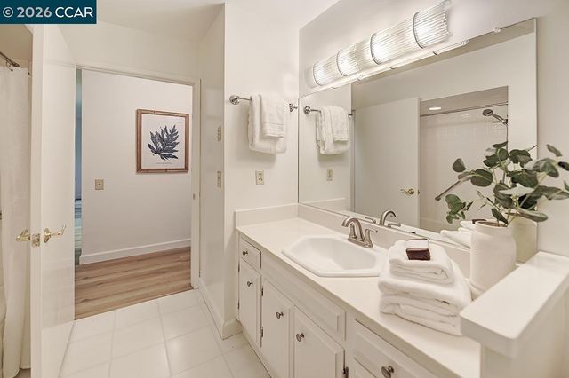 1300 Skycrest Dr 2, Walnut Creek, CA 94595