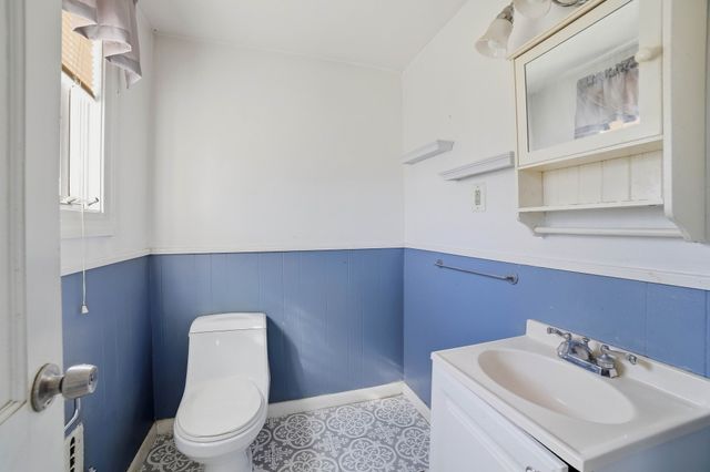 36 Putnam Ave, Lowell, MA 01851