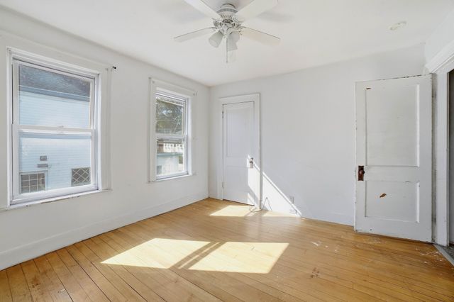 36 Putnam Ave, Lowell, MA 01851