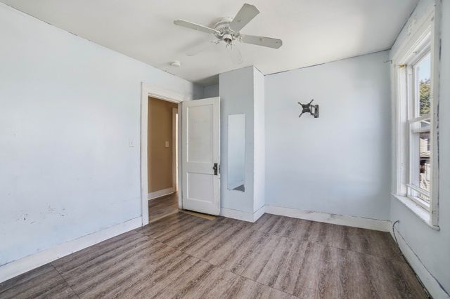 36 Putnam Ave, Lowell, MA 01851