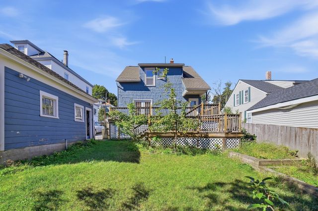 36 Putnam Ave, Lowell, MA 01851